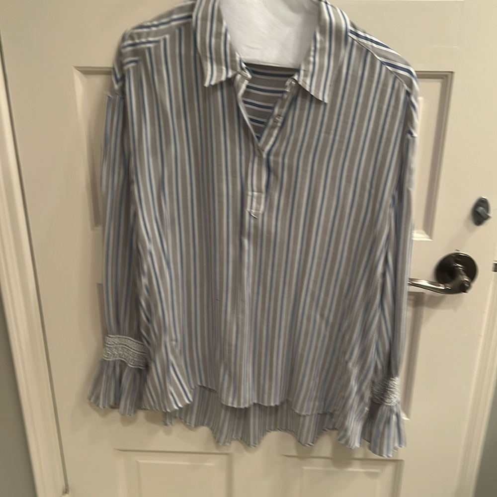 Laundry strip blouse with detail stitching in sleeves